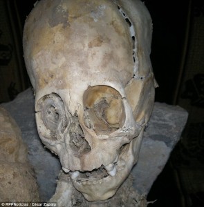giant skull Peru
