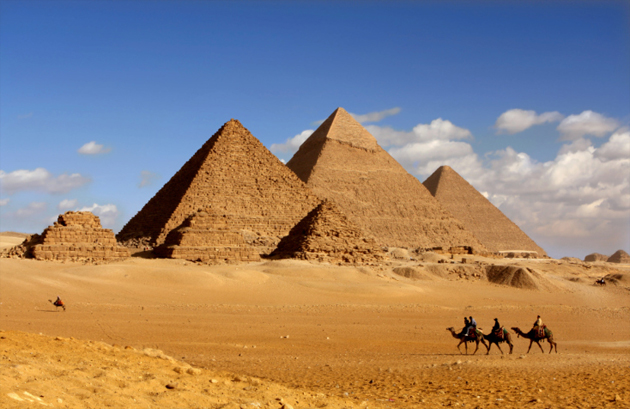 Who built the Giza Pyramids?
